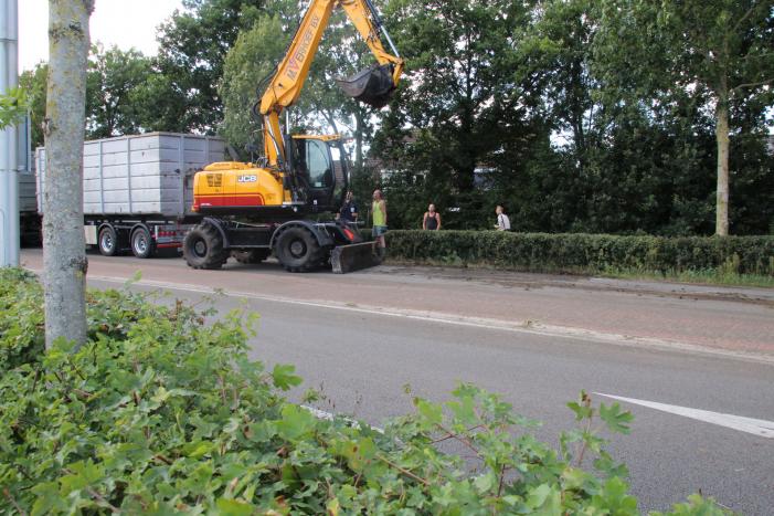 Vrachtwagen verliest lading met stront