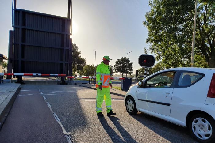 Urenlange hinder door defecte Arkersluisbrug