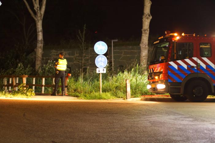 Scooter volledig uitgebrand op brug