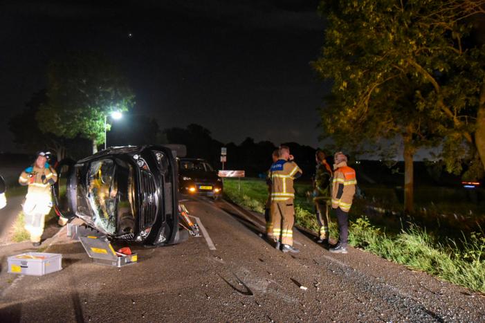 Ravage na botsing op geparkeerde personenauto's