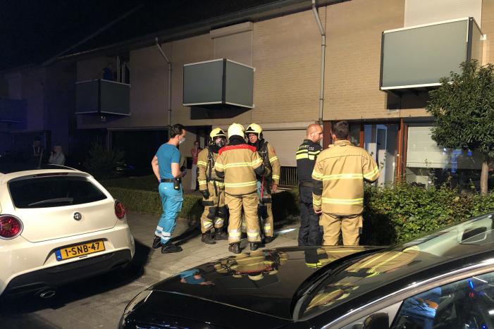 Politie en brandweer halen bewoners uit woning door co-melder
