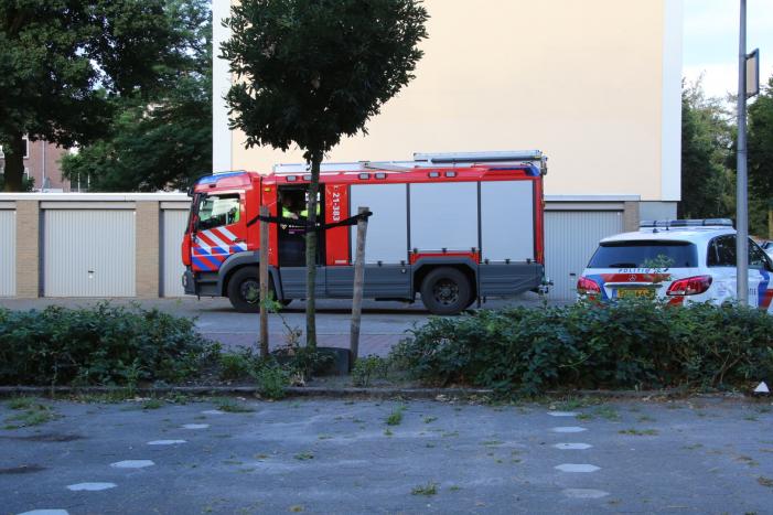 Onderzoek naar overleden persoon onder flatgebouw