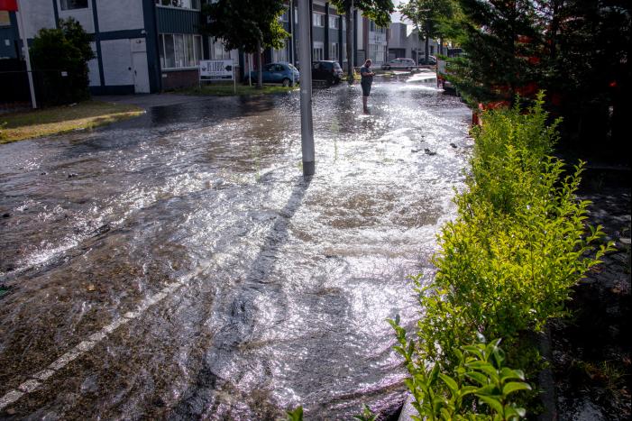 Waterpret na gesprongen waterleiding