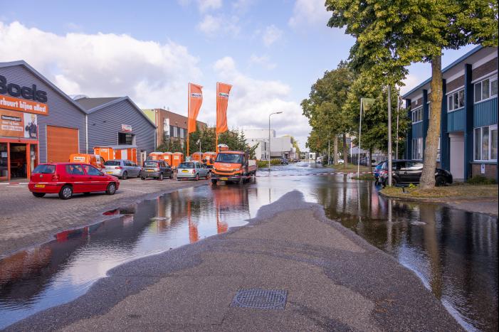 Waterpret na gesprongen waterleiding