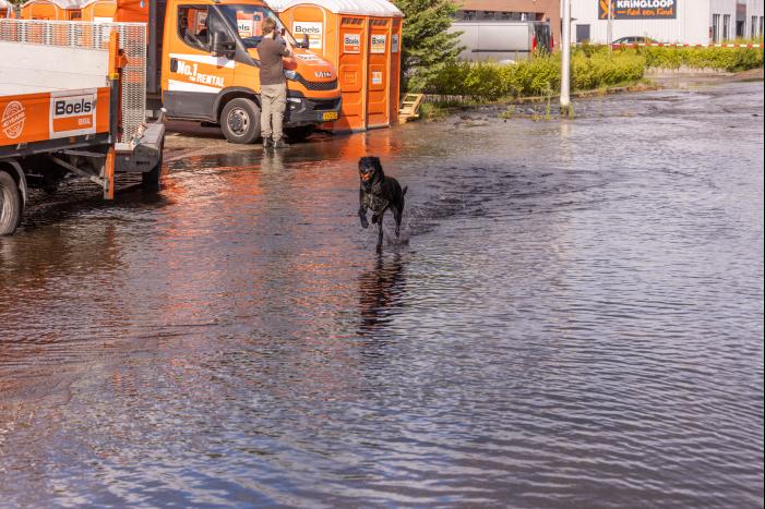 Waterpret na gesprongen waterleiding