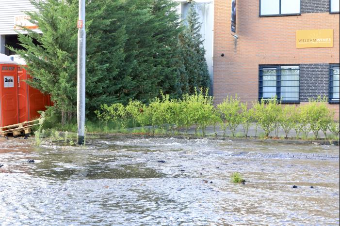 Waterpret na gesprongen waterleiding
