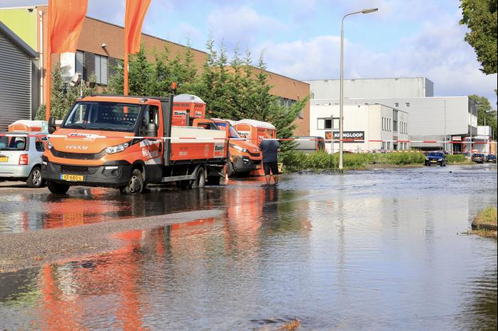 Waterpret na gesprongen waterleiding