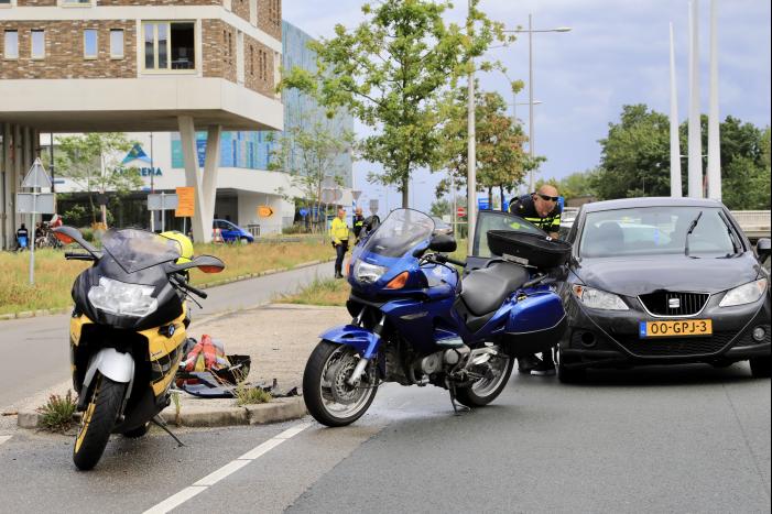 Motorrijders betrokken bij kop-staartbosting