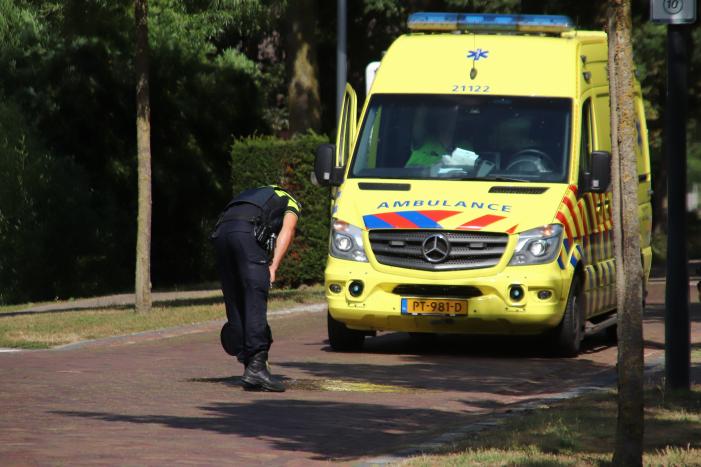 Fietser gewond naar ziekenhuis vervoerd na ongeval
