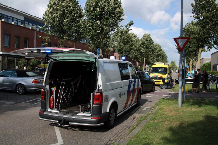 Bestuurster van scootmobiel gewond na aanrijding met auto