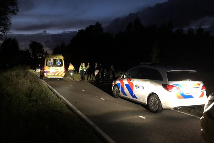 Man valt met brommer en raakt gewond