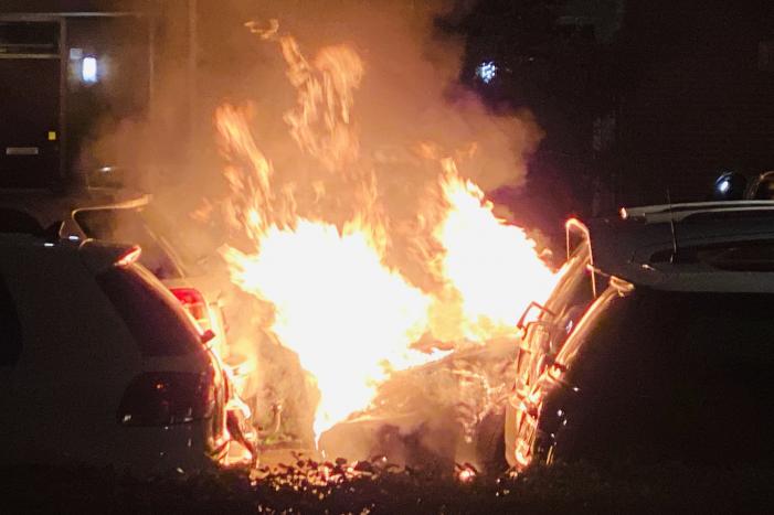 Auto verwoest door brand