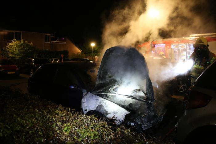 Auto verwoest door brand