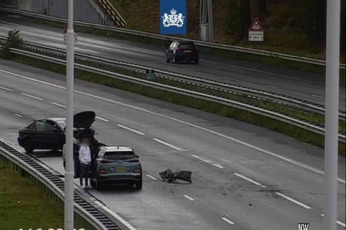 Hoofdrijbaan A16 dicht na ongeval