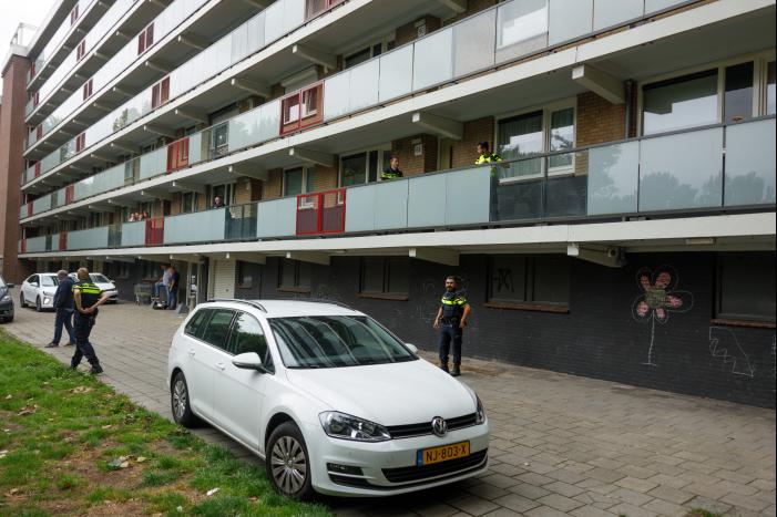 Hennepkwekerij aangetroffen in flatwoning