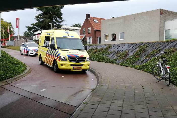 Scooterrijder en fietser botsen op fietspad