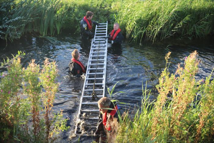 Zoekactie naar boeven in maisveld en water