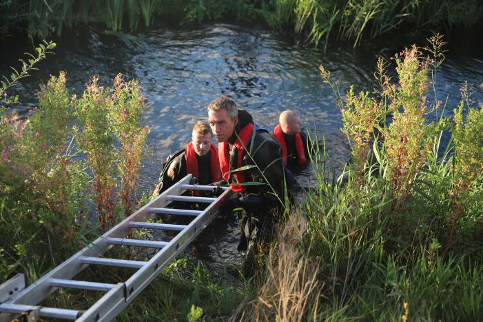Zoekactie naar boeven in maisveld en water