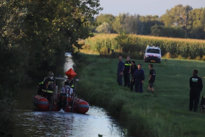 Zoekactie naar boeven in maisveld en water