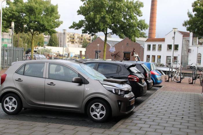 Man met verward gedrag gooit stenen vanaf dak naar agenten