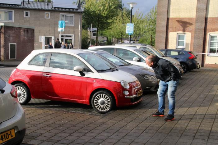 Man met verward gedrag gooit stenen vanaf dak naar agenten