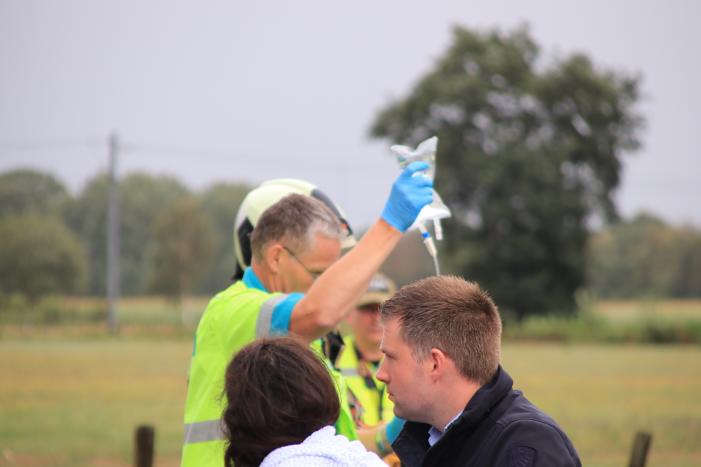 Persoon bekneld na forse aanrijding