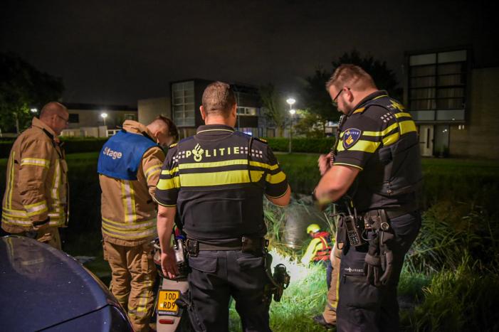 Gedumpte scooter in sloot aangetroffen