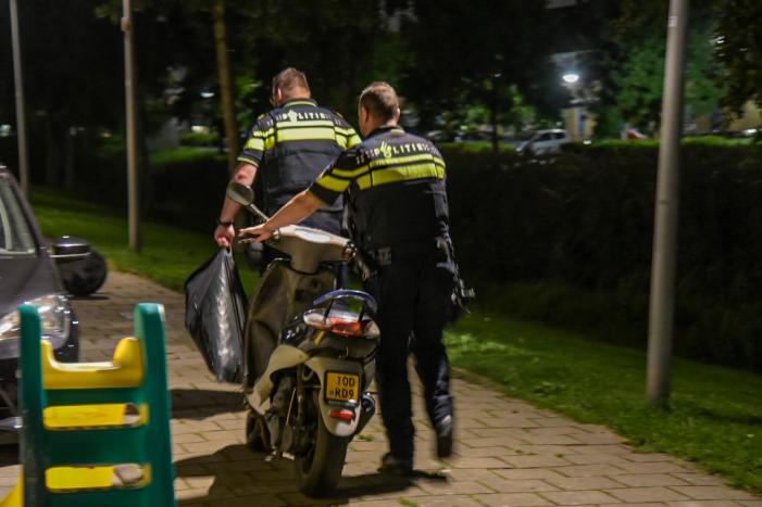 Gedumpte scooter in sloot aangetroffen