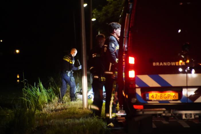 Fietser belandt in het water en raakt zwaargewond