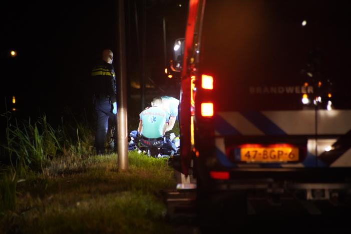 Fietser belandt in het water en raakt zwaargewond
