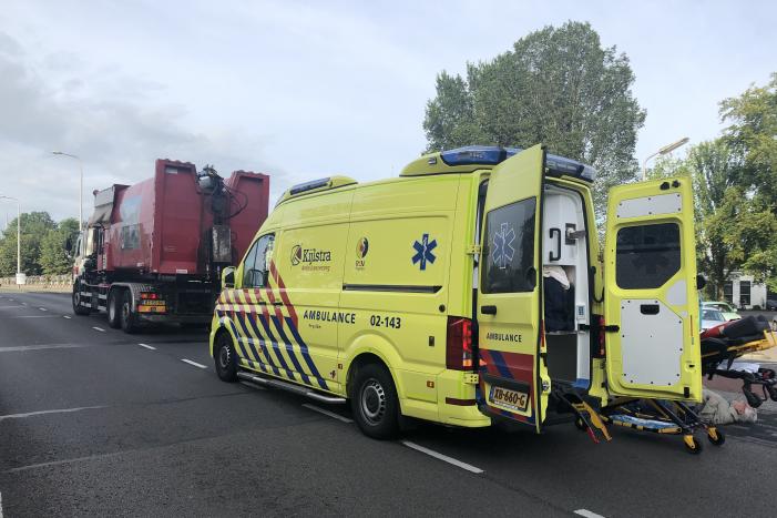 Fietser gewond bij aanrijding met vrachtwagen