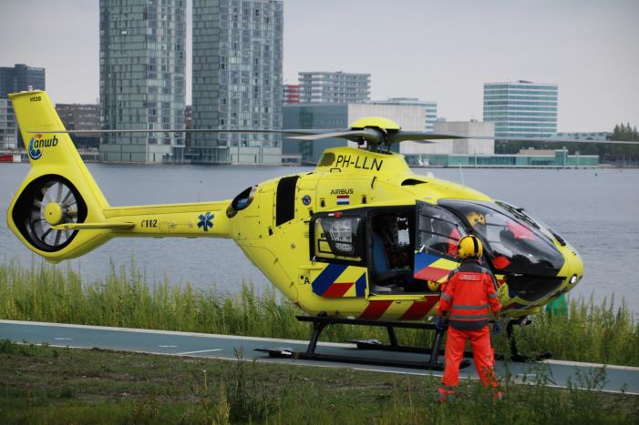 Traumahelikopter landt voor incident bij hoogspanningsmast