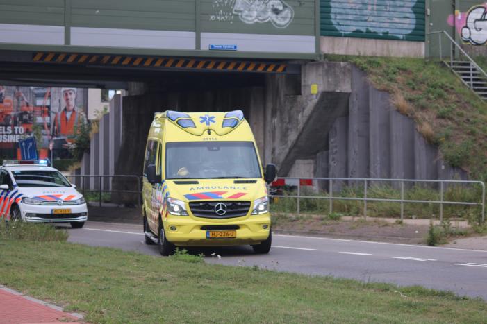 Motrijder raakt van de weg en belandt op fietspad
