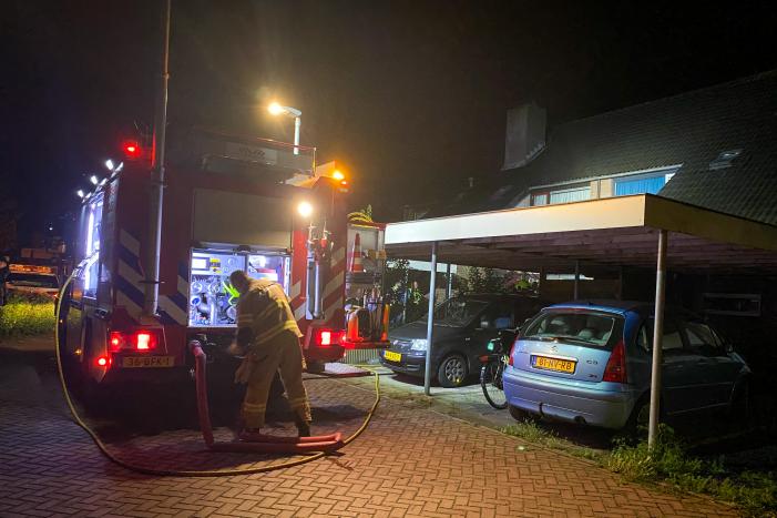 Woning vol rook, bewoners vluchten huis uit