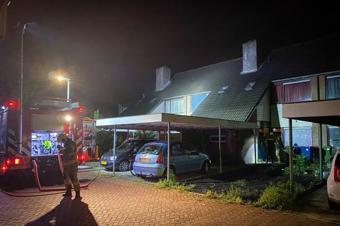 Woning vol rook, bewoners vluchten huis uit