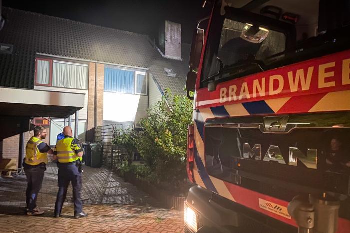 Woning vol rook, bewoners vluchten huis uit