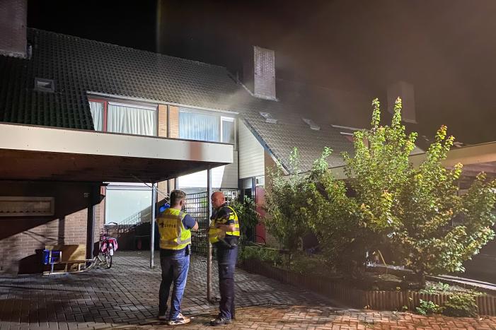 Woning vol rook, bewoners vluchten huis uit
