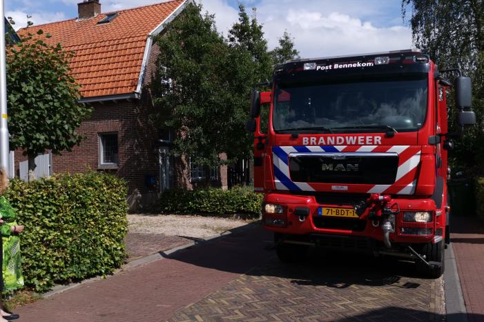 Brandweer doet onderzoek naar gaslucht in woning
