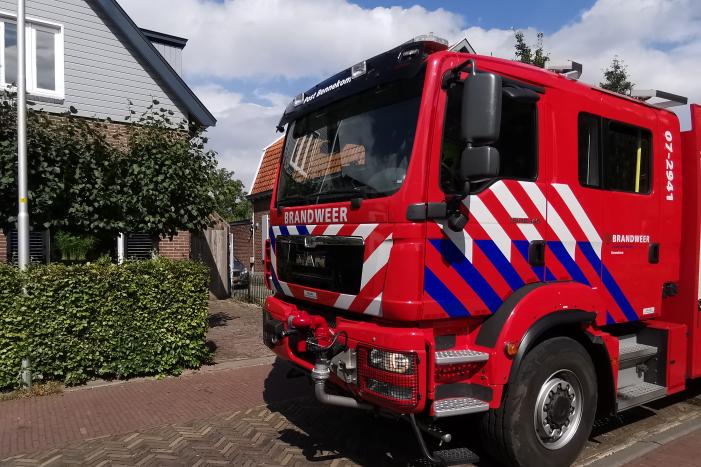 Brandweer doet onderzoek naar gaslucht in woning