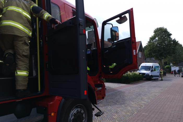 Brandweer doet onderzoek naar gaslucht in woning