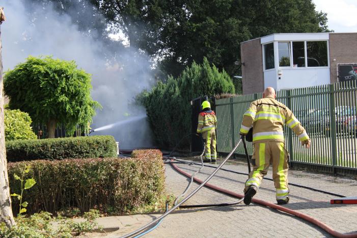 Vrachtwagen volledig verwoest door brand