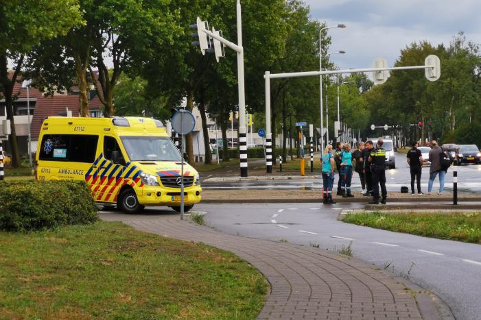 Bezorger aangereden door bestelbus