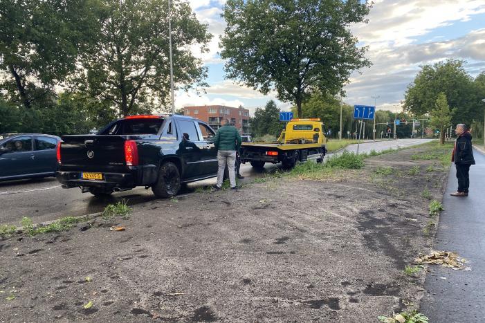 Chevrolet pickup komt vast te zitten in blubber