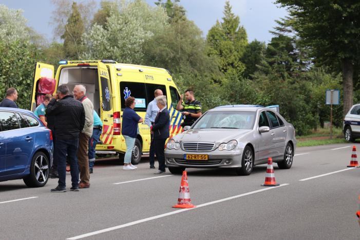 Jongeman geschept door auto
