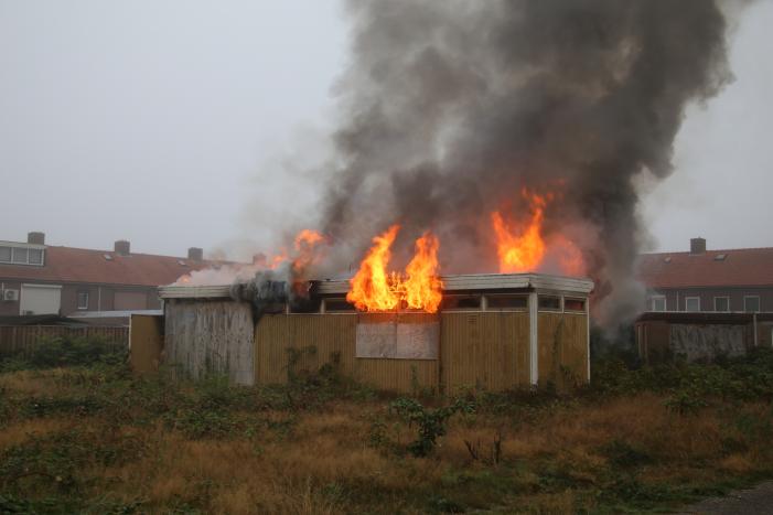 Uitslaande brand verwoest leegstaand pand