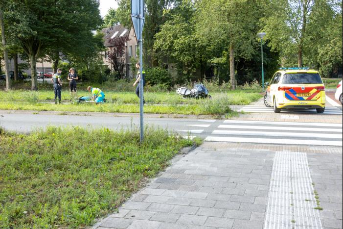 Motorrijder gewond naar ziekenhuis na harde val