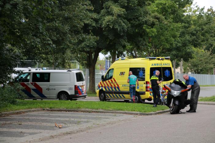 Motor komt in botsing met fietsster