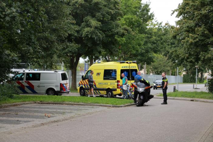Motor komt in botsing met fietsster