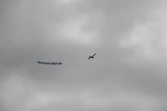 Nieuwe studenten verwelkomd vanuit de lucht