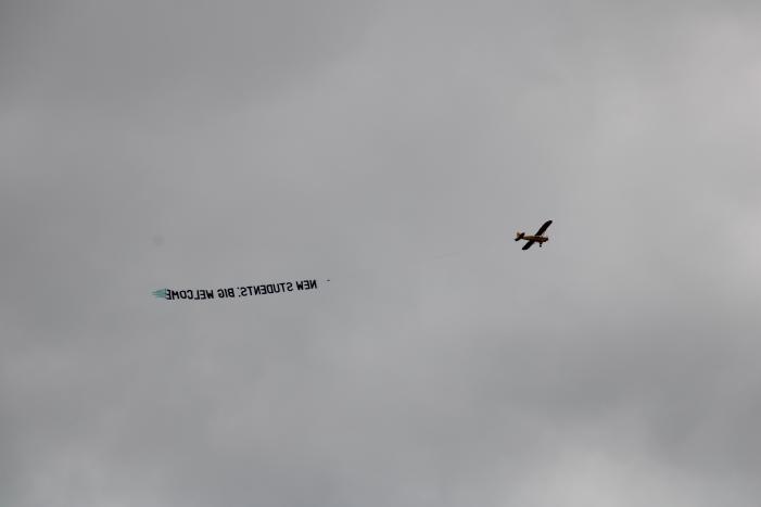 Nieuwe studenten verwelkomd vanuit de lucht